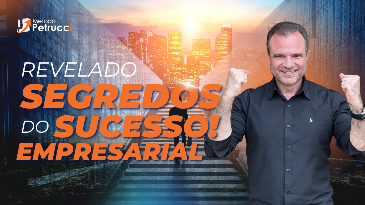 Miniatura para youtube sucesso mulher de negócios alegre apontando Miniatura para youtube sucesso mulher de negócios alegre apontando